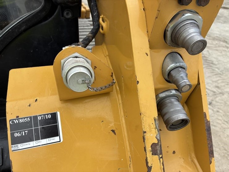 2019-caterpillar-259d3-image-11