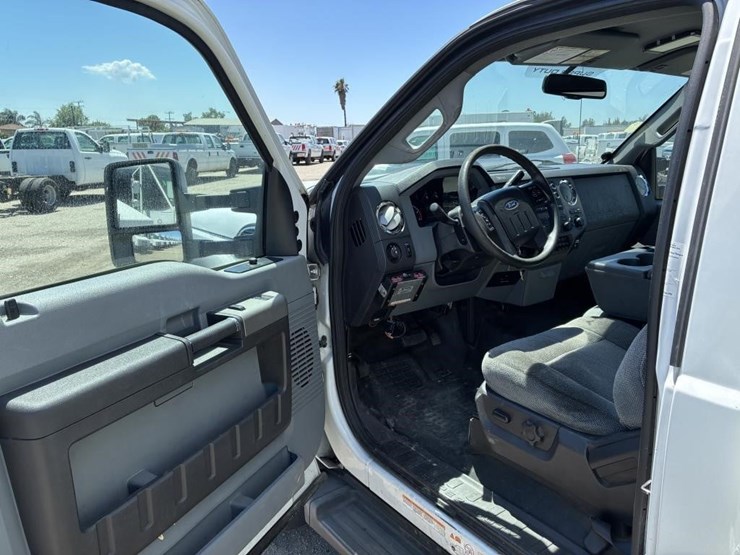 2011-ford-f550-image-19