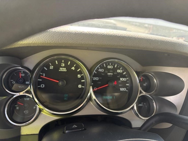 2011-chevrolet-2500hd-image-11