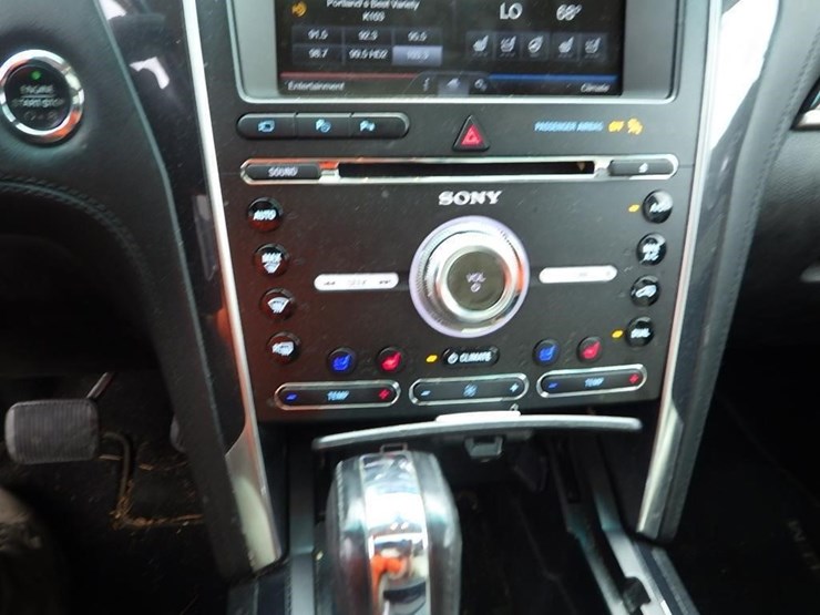 2016-ford-explorer-image-30