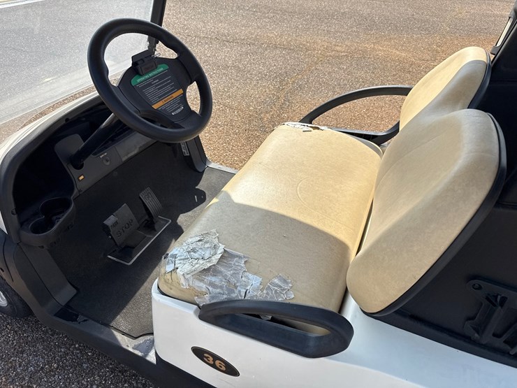#9453-•-2021-club-car-precedent-w/charger-image-9