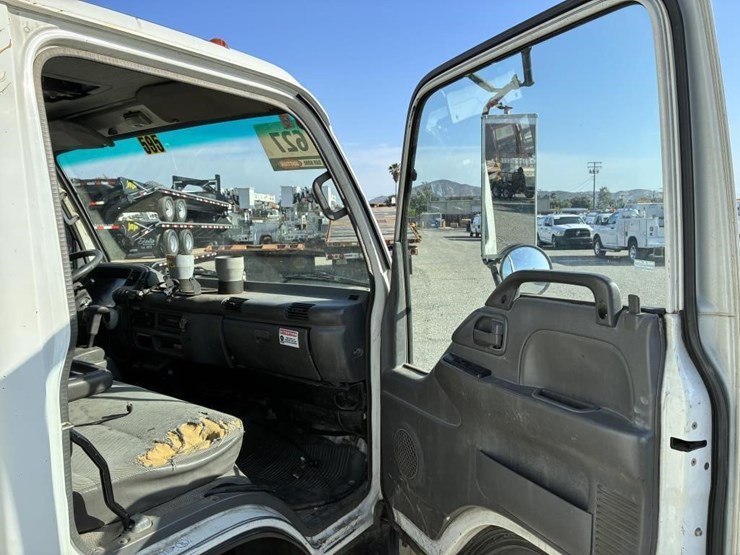 2005-isuzu-nqr-image-8