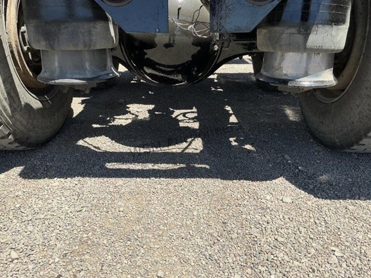 2000-freightliner-fld120-image-12