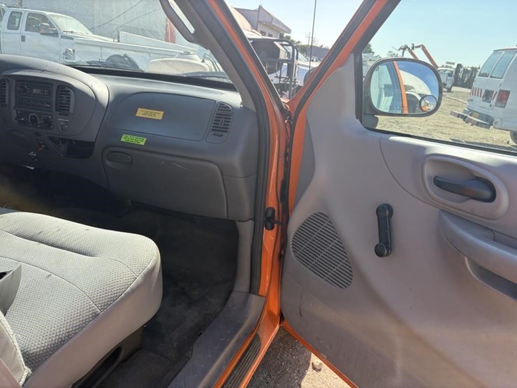 2000-ford-f150-xl-image-11