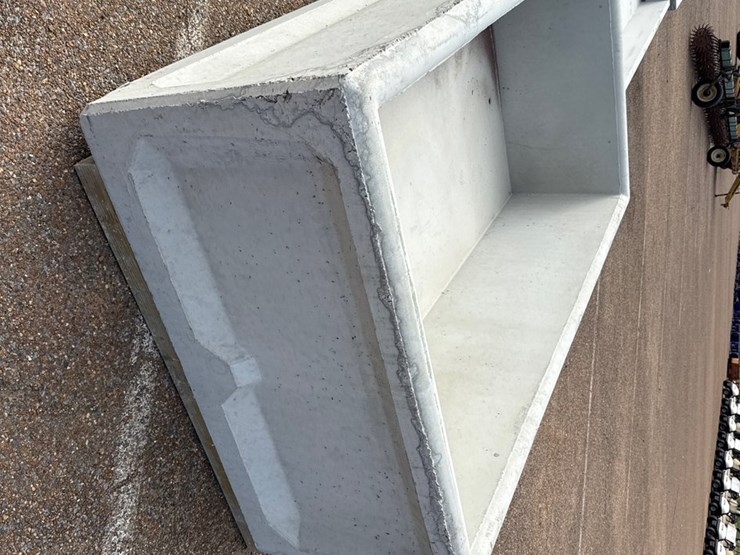 #9490-•-9x5-concrete-water-trough-image-5