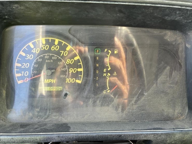 2005-isuzu-nqr-image-12