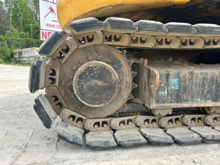 2014-deere-85g-image-75