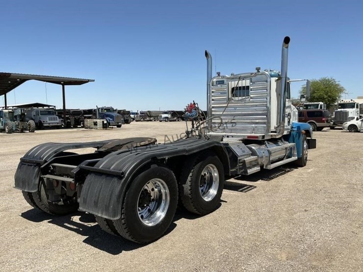 2000-freightliner-fld120-image-4