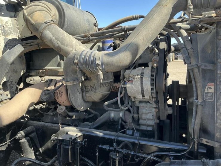 1999-freightliner-fld120-image-15