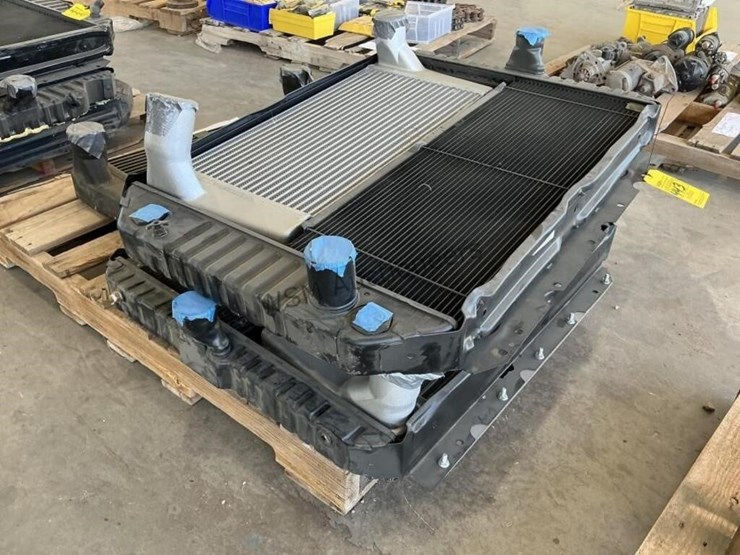international-truck-radiators-(new)-image-1
