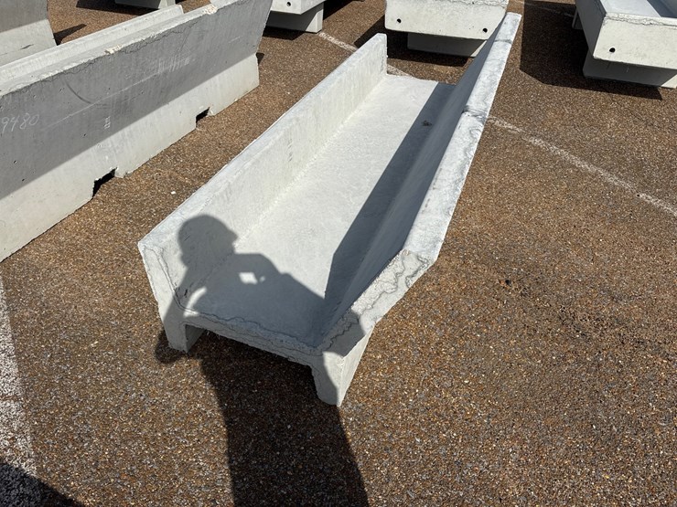 #9481-•-8ft-concrete-"j"-feed-trough-image-2