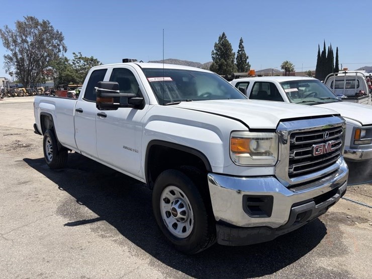 2015-gmc-sierra-3500-image-2