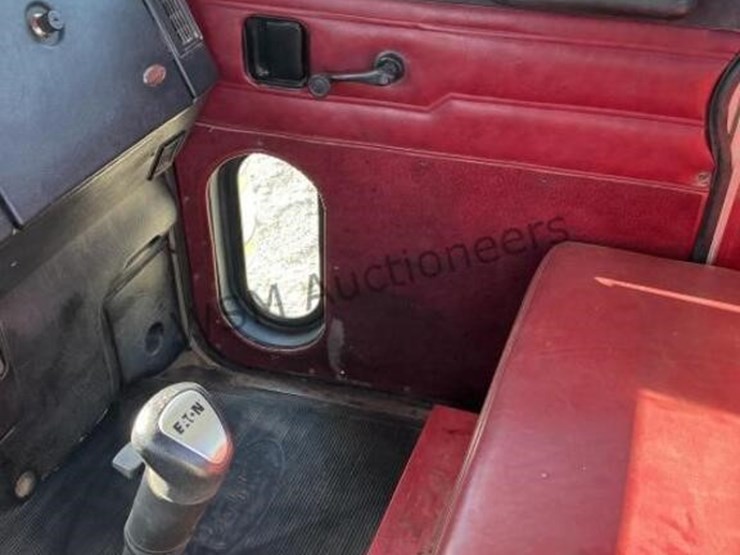 1999-peterbilt-357-image-21