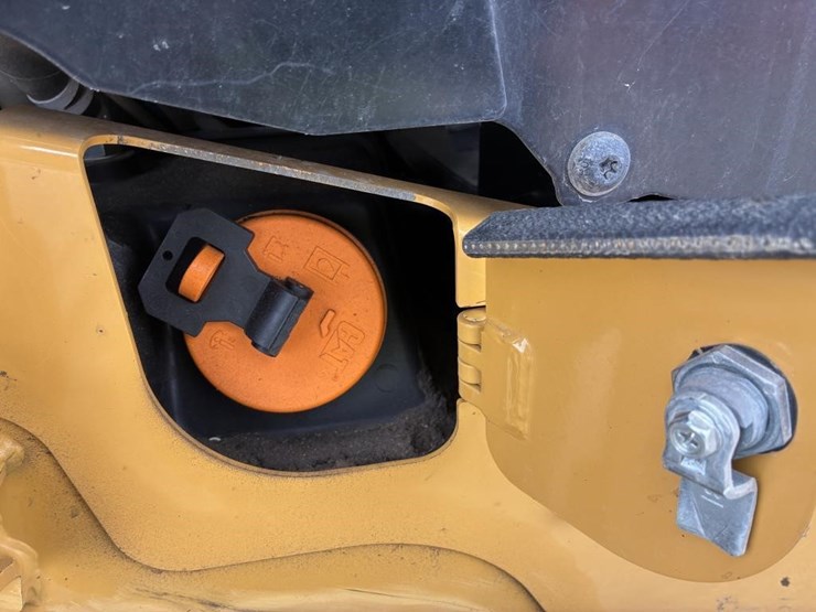 2019-caterpillar-259d3-image-17