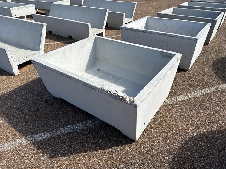 #9473-•-4x5-conrete-feed-trough-image-3