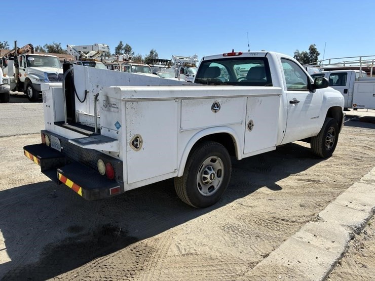 2011-chevrolet-silverado-2500-image-3