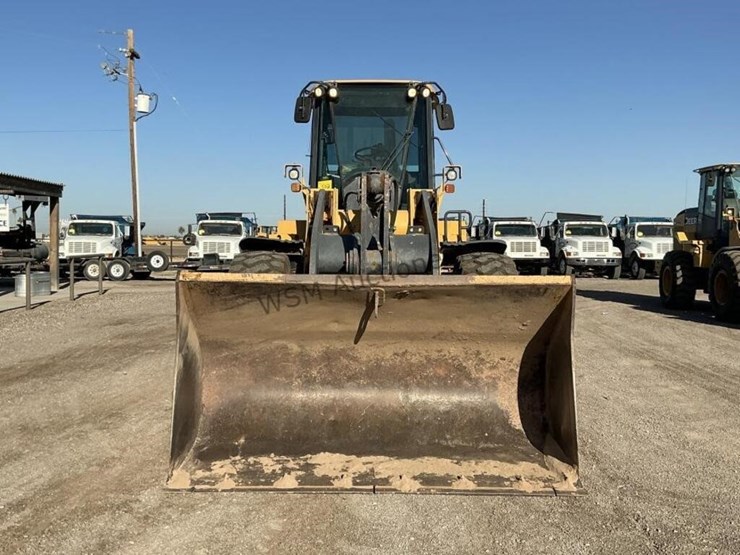 2017-deere-624k-image-3