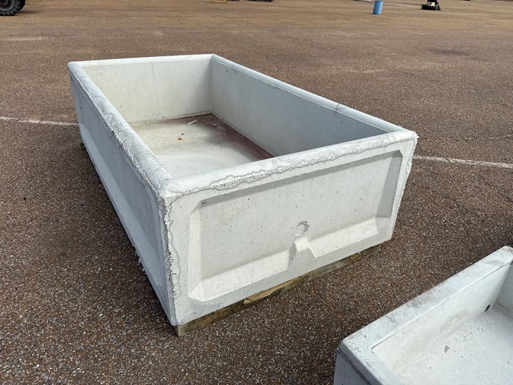 #9490-•-9x5-concrete-water-trough-image-2