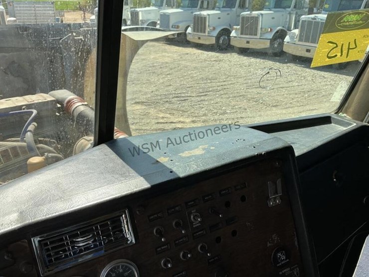 1993-peterbilt-379-image-19