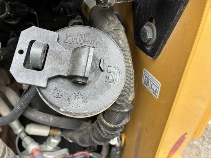 2019-caterpillar-259d3-image-30