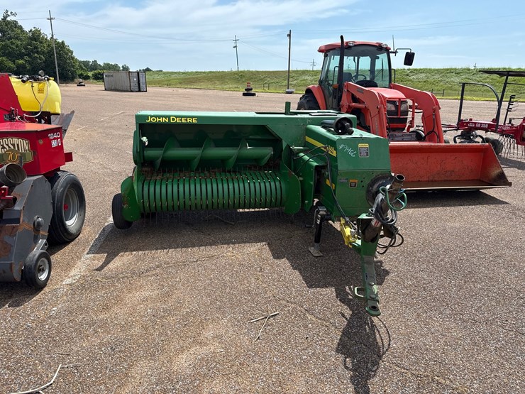 john-deere-348-image-1