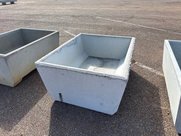 #9477-•-4x5-conrete-feed-trough-image-4