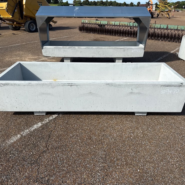 #9470 • 3x10 contrete water trough