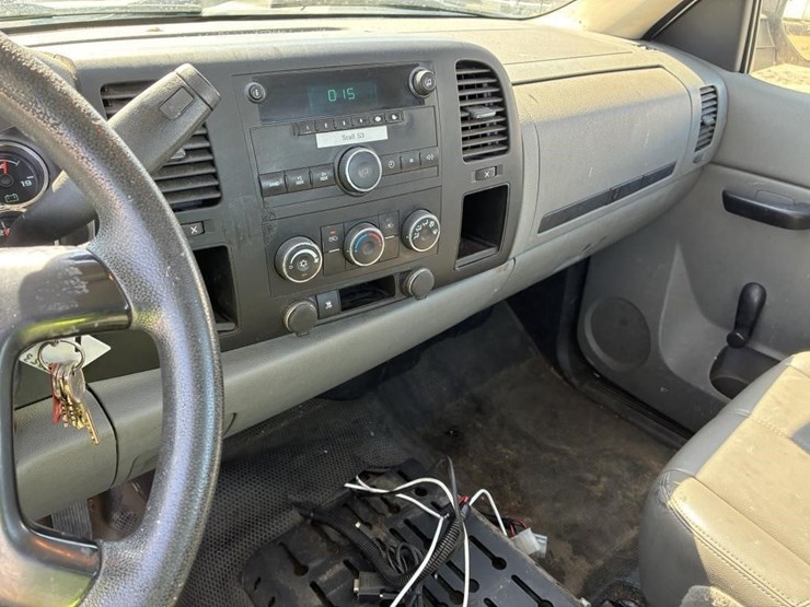 2011-chevrolet-silverado-2500-image-16