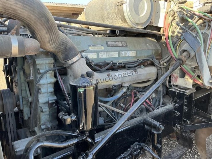 2001-freightliner-fld120-image-13