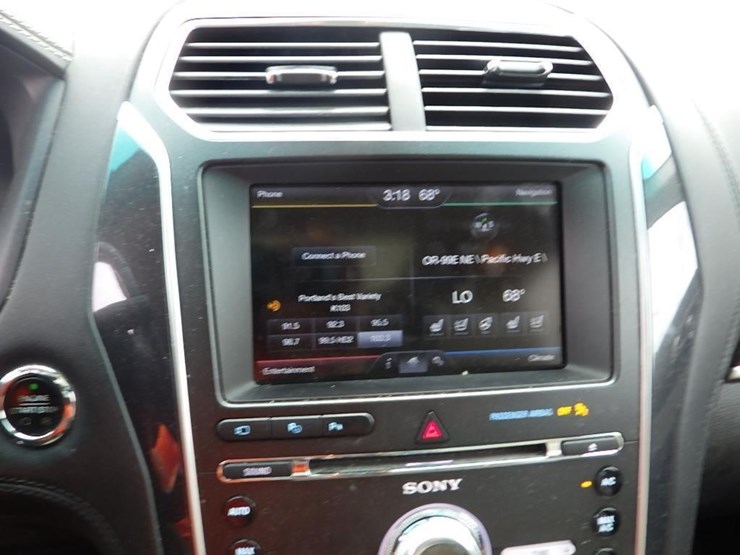 2016-ford-explorer-image-29