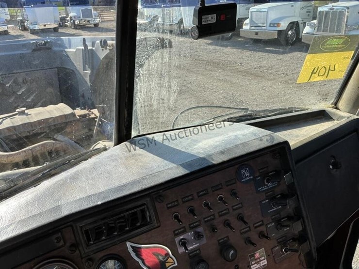 1999-peterbilt-357-image-18