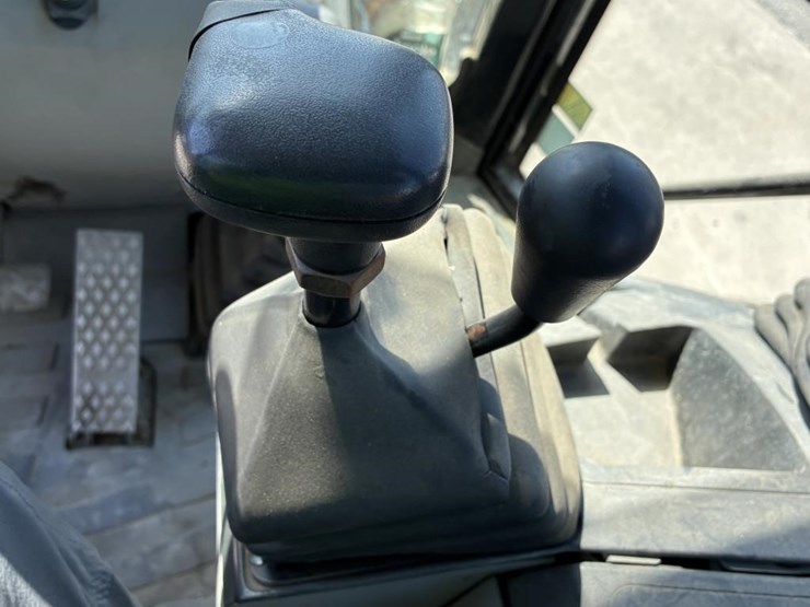 2014-caterpillar-430e-image-37
