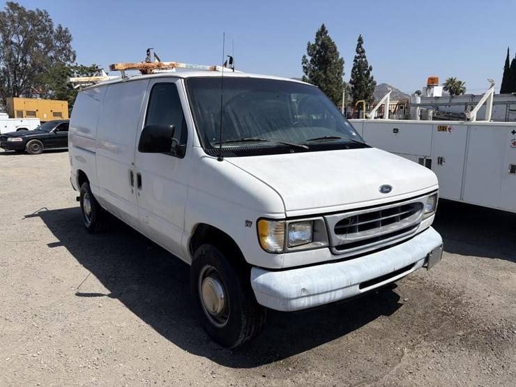 2001-ford-e350-image-2