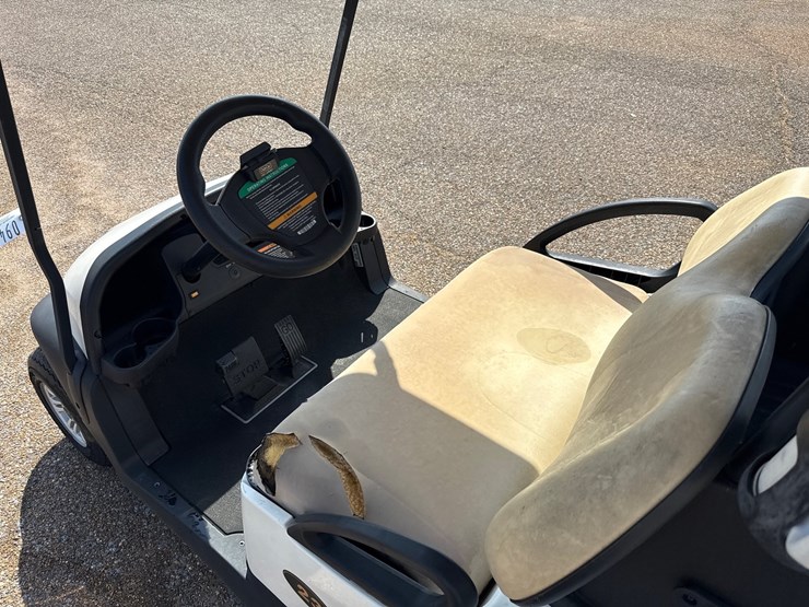 #9456-•-2021-club-car-precedent-w/charger-image-9