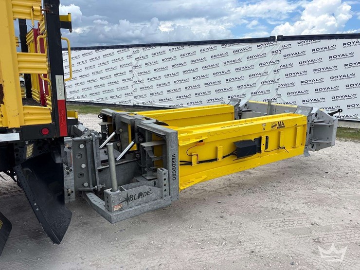 2019-isuzu-ftr-image-10