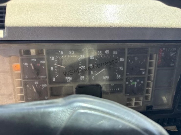 2000-international-4700-image-25