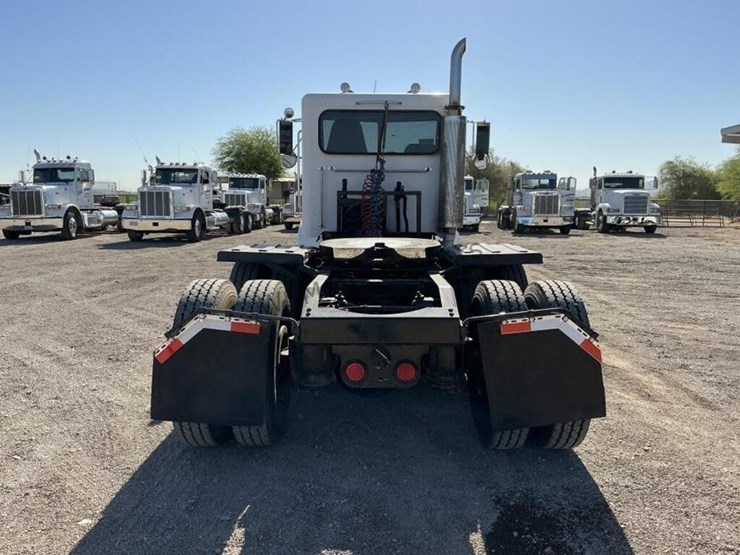 2000-peterbilt-357-image-5