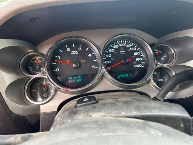 2012-chevrolet-silverado-3500hd-image-10
