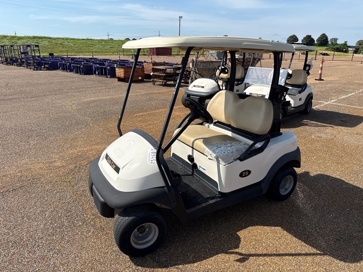#9452-•-2021-club-car-precedent-w/charger-image-2