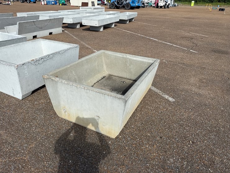 #9478-•-4x5-conrete-feed-trough-image-1