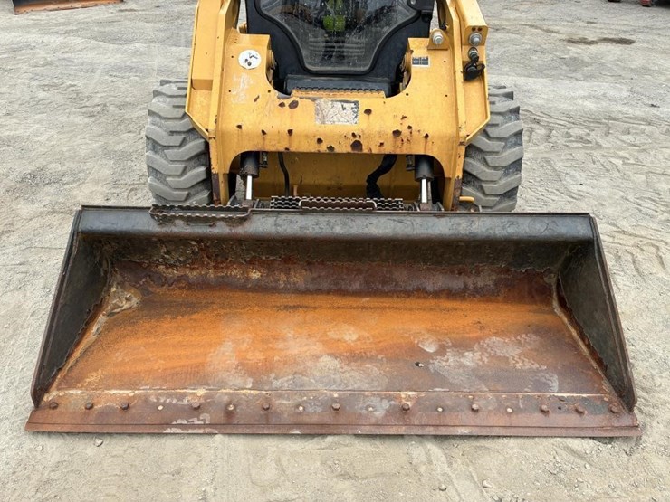 2016-caterpillar-272d2-image-7