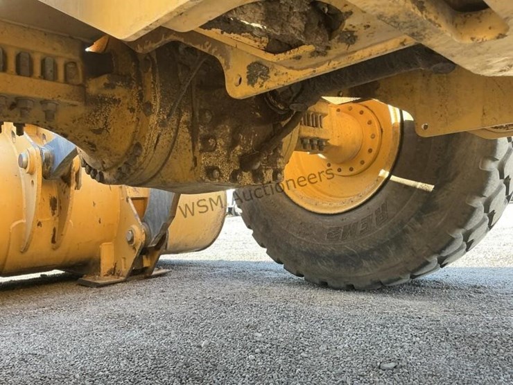 2017-deere-624k-image-28