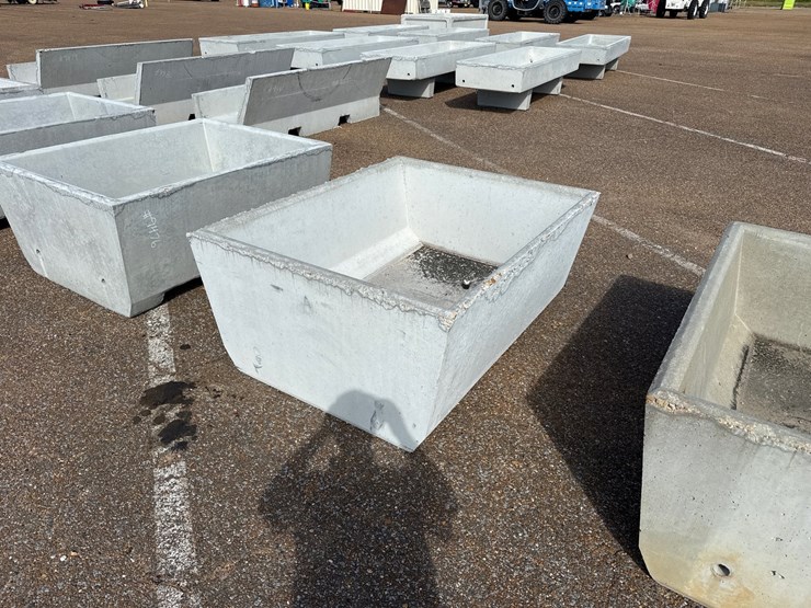 #9477-•-4x5-conrete-feed-trough-image-1