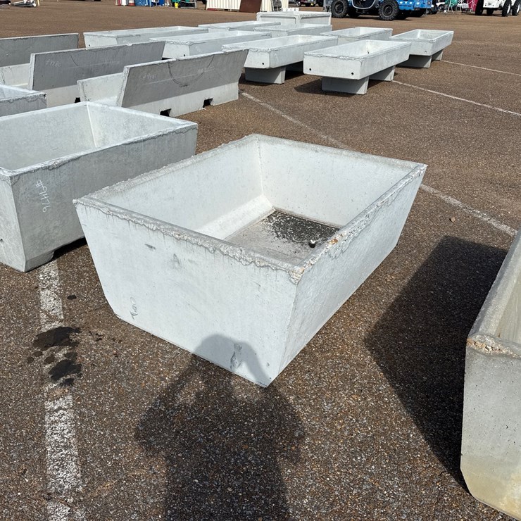 #9477 • 4x5 conrete feed trough