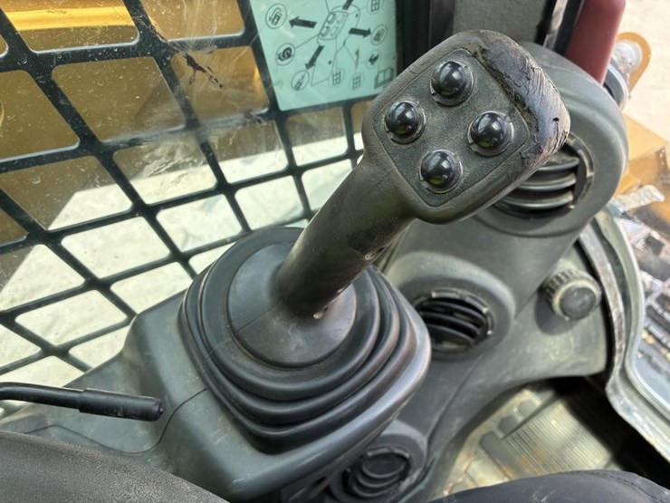 2014-caterpillar-246d-image-17