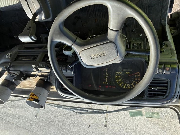 2005-isuzu-nqr-image-10