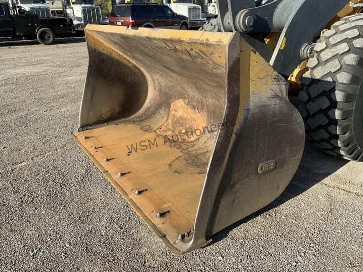 2017-deere-624k-image-10