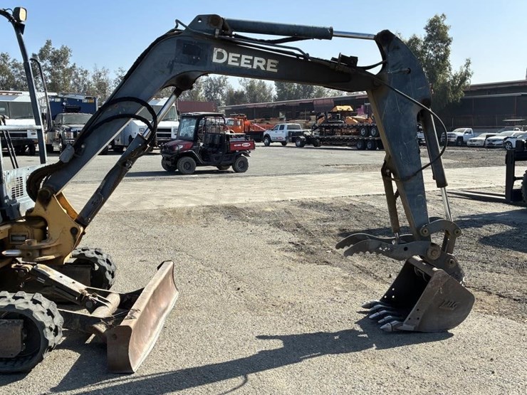 2005-deere-35d-image-6
