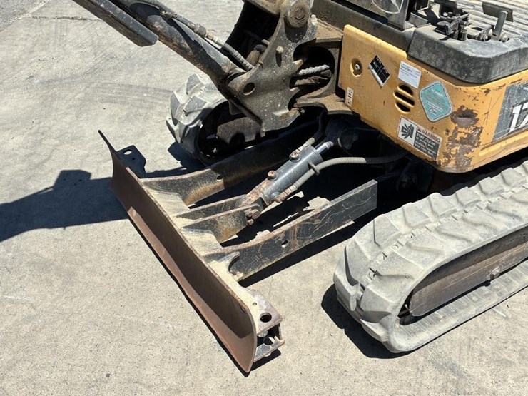 2016-deere-17g-image-7