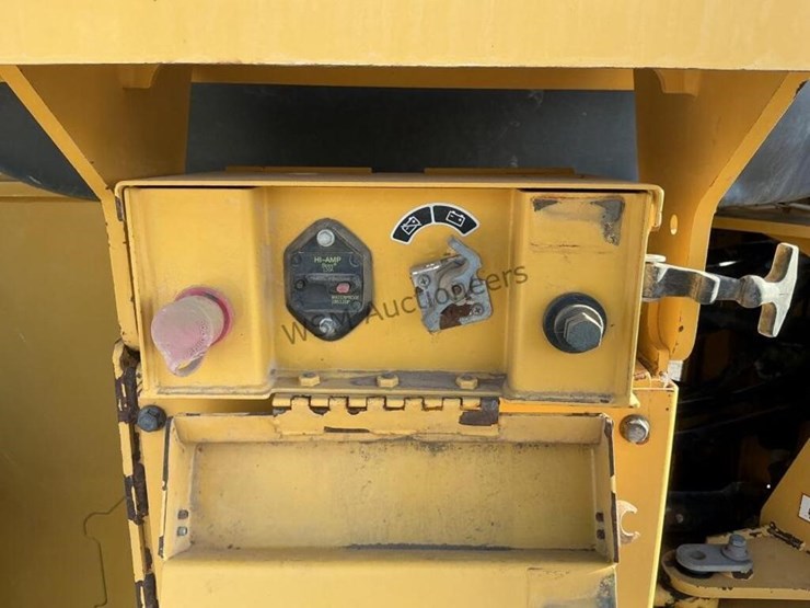 2017-deere-624k-image-18